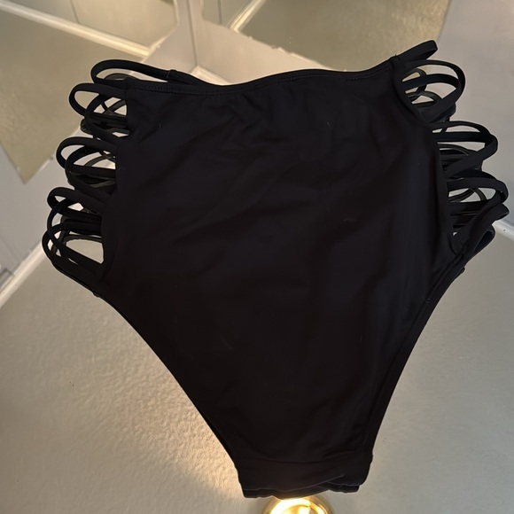 Bikini bottoms size medium - Picture 4 of 4